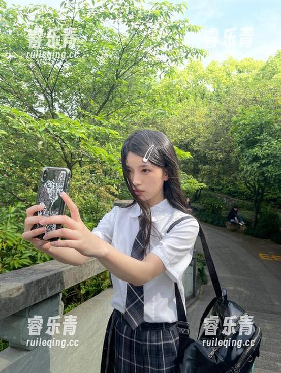 夏天的回忆：Umeko J写真图集中的清新与自然之美.txt